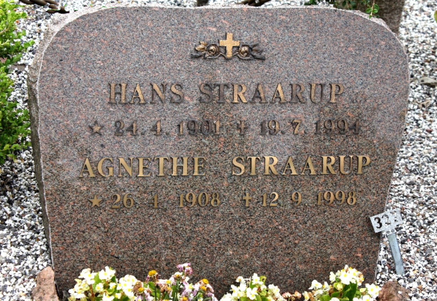 Hans N. Straarup 1901-1994 og Agnethe Valborg Knudsen 1908-1998.