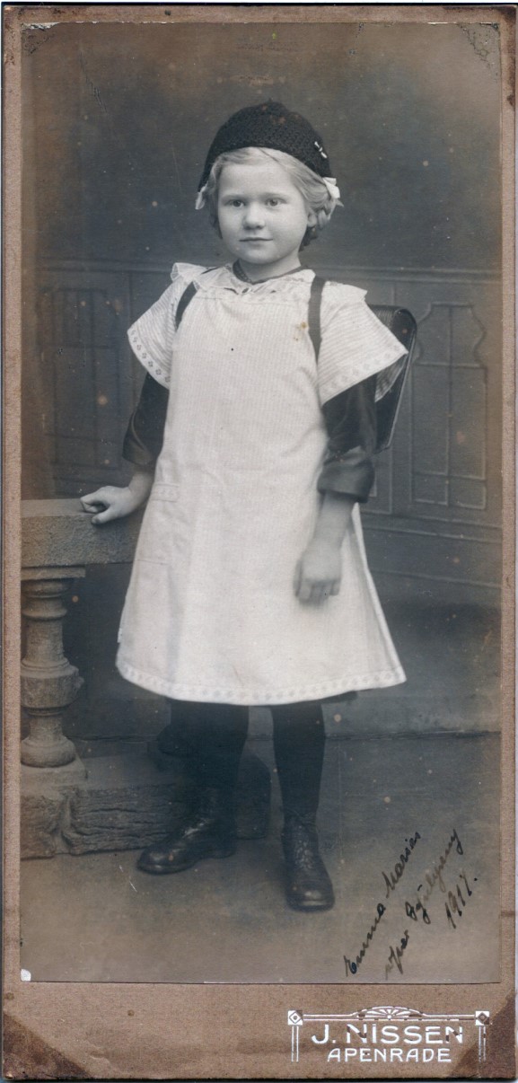 Emma Marie Justi's første skoledag, 1917.