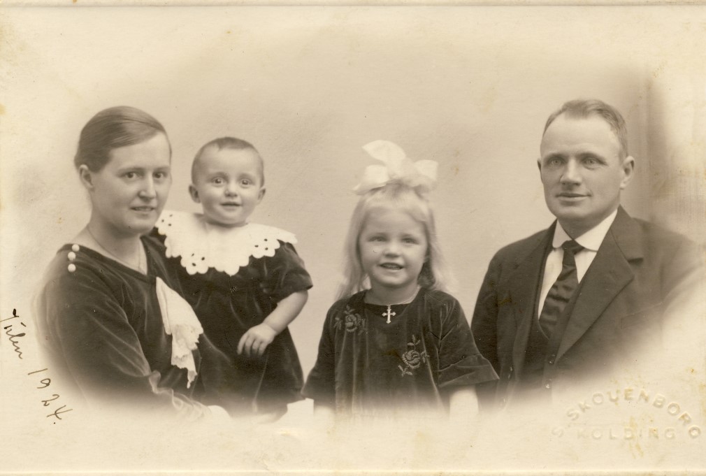 Sigrid, Vagn, Ellen og Viggo, Julen 1924.